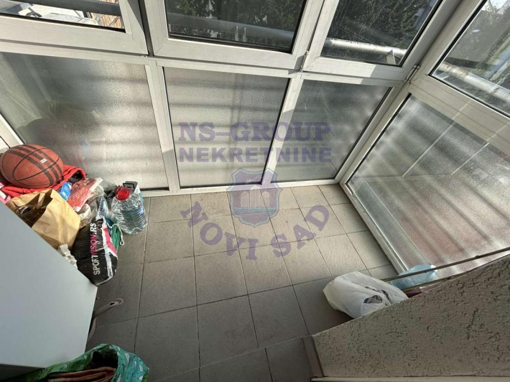 Slika 11 - Trosoban, 70m2, Bulevar oslobođenja Novi Sad, sa terasom, sa parkingom